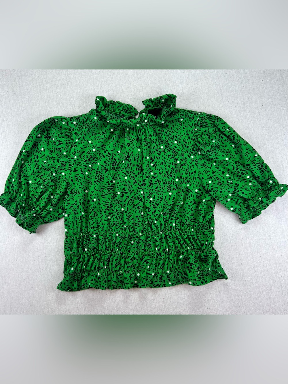 Women's Green Leopard-Print High Ruffle Neck Ruched Waist Shortsleeve Blouse - M